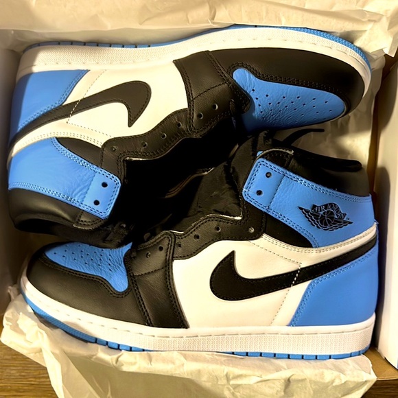 Air Jordan 1 Retro High OG ‘UNC TOE’ - Picture 4 of 16